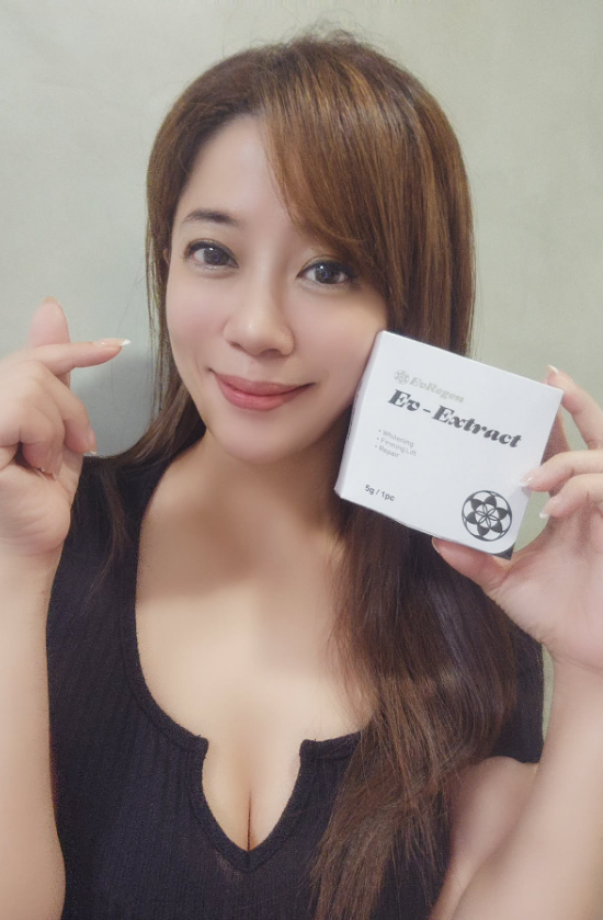 DEBBY 被小泌素微晶精萃粉驚艷到 DEBBY 被小泌素微晶精萃粉驚艷到